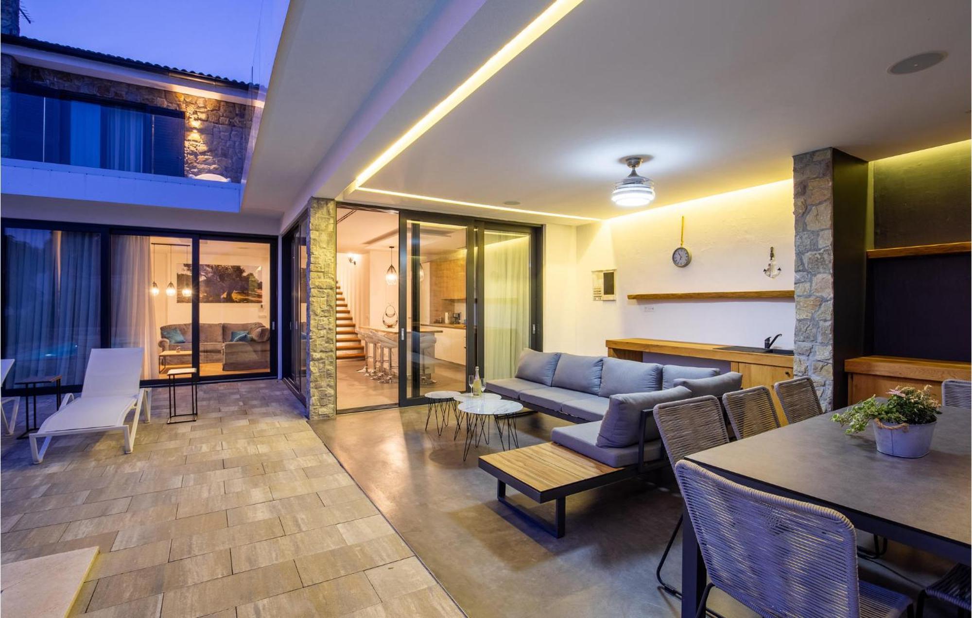 4 Bedroom Gorgeous Home In Lun Lun  Exterior foto