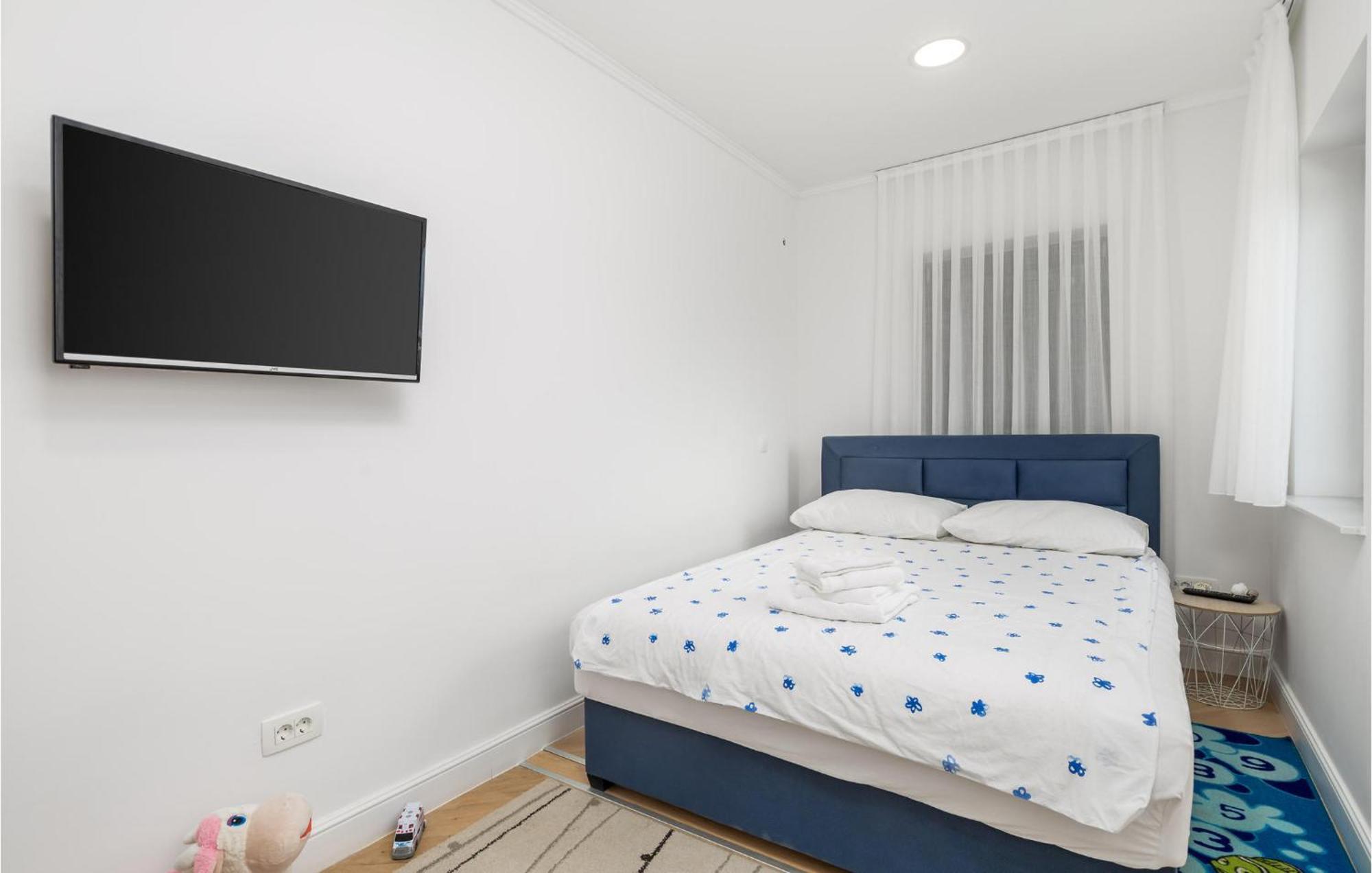4 Bedroom Gorgeous Home In Lun Lun  Exterior foto